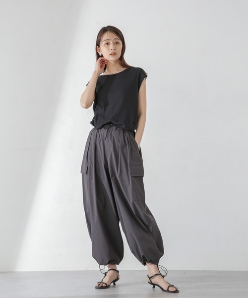 Russell Athletic(ラッセルアスレティック)の「RUSSELL ATHLETIC/ Ripstop Stretch Nylon Cargo(カーゴパンツ・レディース・ブラック/オフホワイト・M)」の5枚目の写真