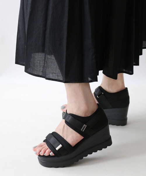 Fin（フィン）の「厚底ベルクロサンダル【低反発スポンジ入り】（サンダル・レディース・ブラック・S/M/L/LL）」の7枚目の写真