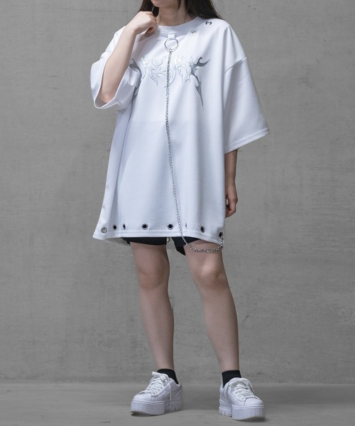 JOHN'S CLOSET(ジョンズクローゼット)の「【13】アイレットチェーン付 メタルロゴ BIG TEE(Tシャツ/カットソー・メンズ・ブラック/ホワイト・MEDIUM/LARGE)」の6枚目の写真