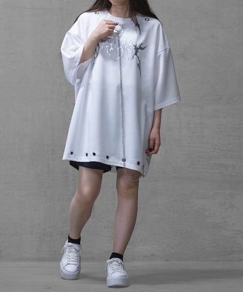 JOHN'S CLOSET(ジョンズクローゼット)の「【13】アイレットチェーン付 メタルロゴ BIG TEE(Tシャツ/カットソー・メンズ・ブラック/ホワイト・MEDIUM/LARGE)」の7枚目の写真