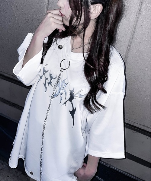 JOHN'S CLOSET(ジョンズクローゼット)の「【13】アイレットチェーン付 メタルロゴ BIG TEE(Tシャツ/カットソー・メンズ・ブラック/ホワイト・MEDIUM/LARGE)」の18枚目の写真