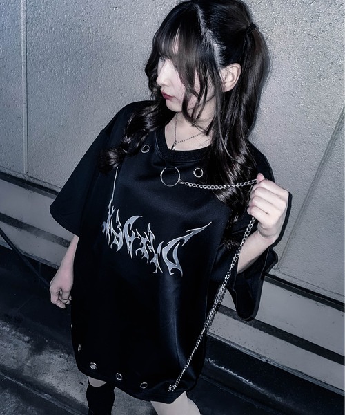 JOHN'S CLOSET(ジョンズクローゼット)の「【13】アイレットチェーン付 メタルロゴ BIG TEE(Tシャツ/カットソー・メンズ・ブラック/ホワイト・MEDIUM/LARGE)」の21枚目の写真