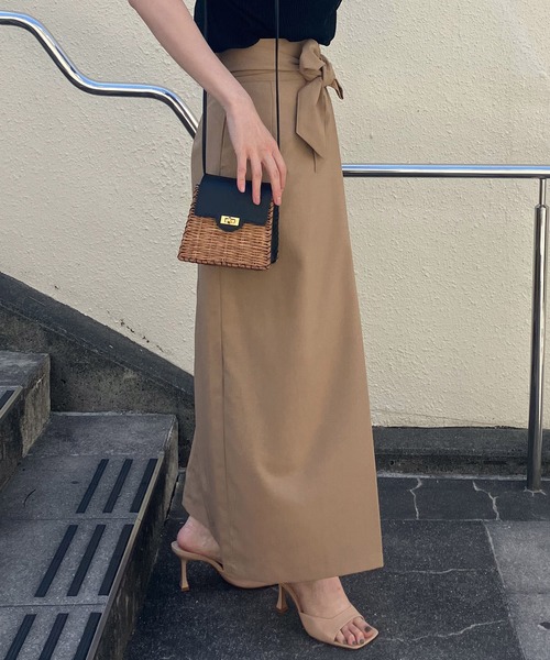 audrey and john wad（オードリーアンドジョンワッド）の「ラップ風ウエストリボンスカート -洗濯機洗い可-（スカート・レディース・チャコールグレー/サンドベージュ/ブラック・マルチサイズ）」の5枚目の写真