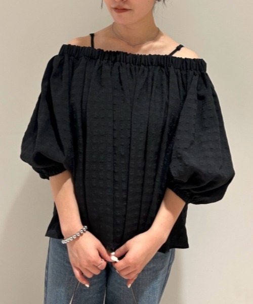 Mila Owen（ミラオーウェン）の「パフスリーブオフショルダーブラウス 