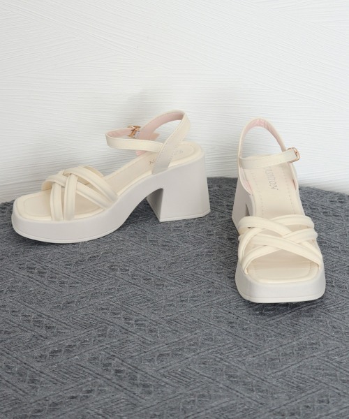 Miniministore(ミニミニストア)の「サンダル 厚底太ヒール クロスストラップ(サンダル・レディース・ブラック/アイボリー/ダークベージュ・23.5cm/24.5cm/22.5cm/23.0cm/24.0cm/25.0cm)」の8枚目の写真