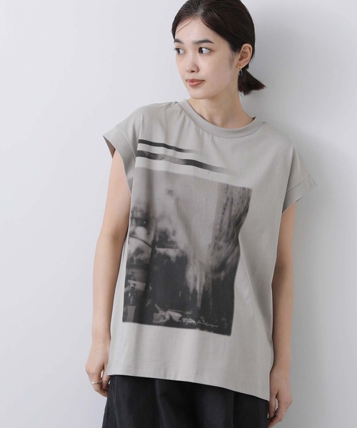 Gready Brilliant(グレディブリリアン)の「FOGGYフォトカットソーFR(Tシャツ/カットソー・レディース・オフホワイト/グレイッシュベージュ・38)」の2枚目の写真