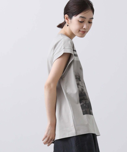 Gready Brilliant(グレディブリリアン)の「FOGGYフォトカットソーFR(Tシャツ/カットソー・レディース・オフホワイト/グレイッシュベージュ・38)」の19枚目の写真