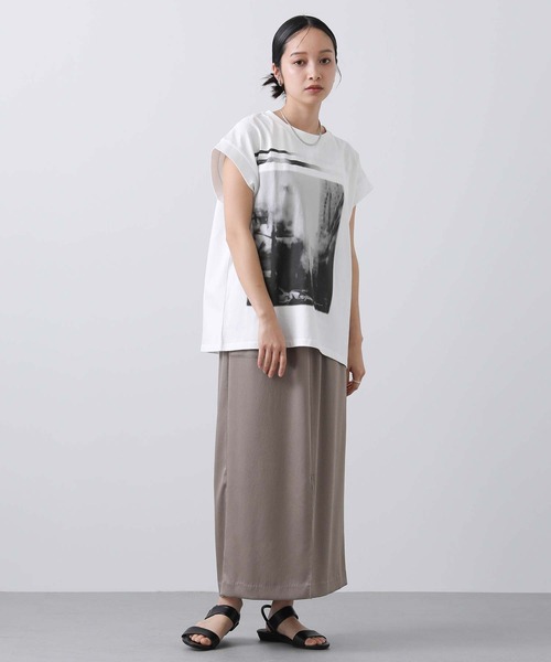 Gready Brilliant(グレディブリリアン)の「FOGGYフォトカットソーFR(Tシャツ/カットソー・レディース・オフホワイト/グレイッシュベージュ・38)」の3枚目の写真