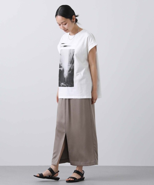 Gready Brilliant(グレディブリリアン)の「FOGGYフォトカットソーFR(Tシャツ/カットソー・レディース・オフホワイト/グレイッシュベージュ・38)」の4枚目の写真