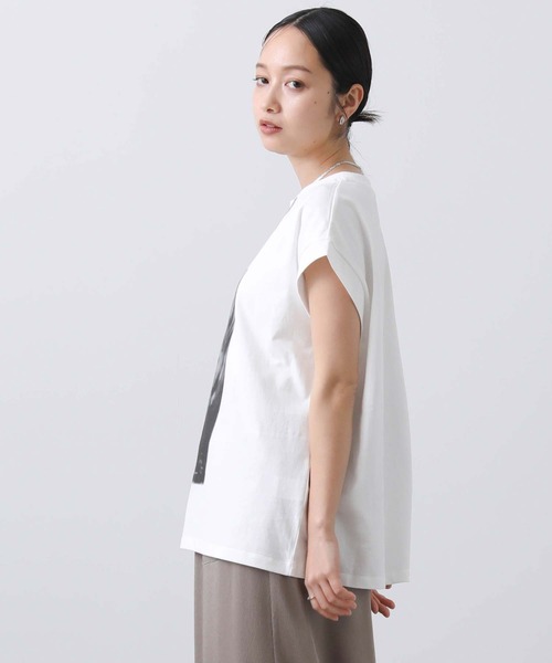 Gready Brilliant(グレディブリリアン)の「FOGGYフォトカットソーFR(Tシャツ/カットソー・レディース・オフホワイト/グレイッシュベージュ・38)」の12枚目の写真