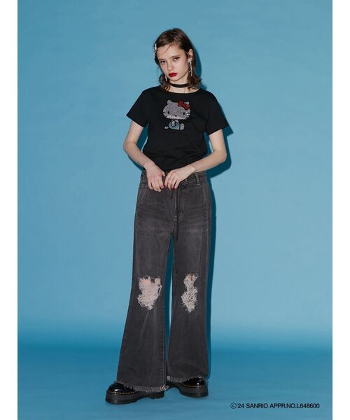 jouetie(ジュエティ)の「【ハローキティコラボ】jouetie×ハローキティ ラインストーンネックリボンTシャツ(Tシャツ/カットソー・レディース・オフホワイト/ブラック・MEDIUM)」の6枚目の写真