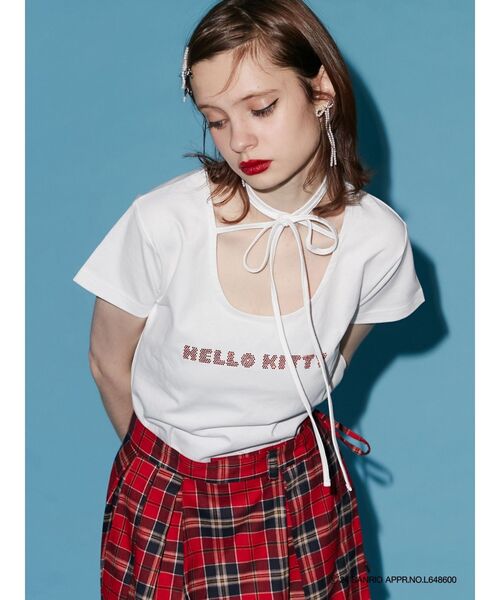 jouetie(ジュエティ)の「【ハローキティコラボ】jouetie×ハローキティ ラインストーンネックリボンTシャツ(Tシャツ/カットソー・レディース・オフホワイト/ブラック・MEDIUM)」の7枚目の写真