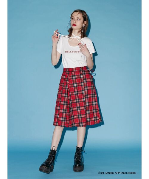 jouetie(ジュエティ)の「【ハローキティコラボ】jouetie×ハローキティ ラインストーンネックリボンTシャツ(Tシャツ/カットソー・レディース・オフホワイト/ブラック・MEDIUM)」の9枚目の写真