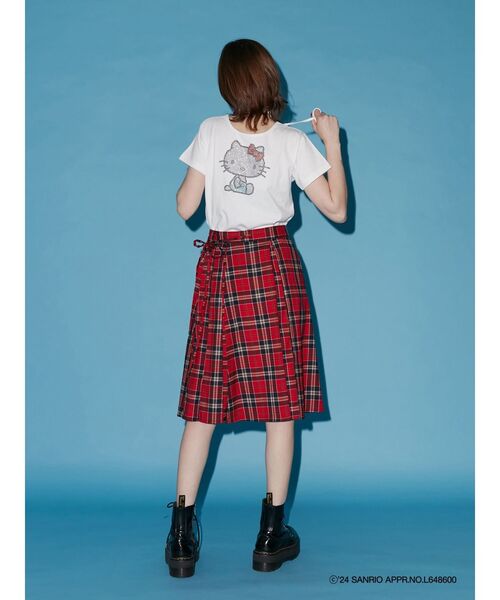 jouetie(ジュエティ)の「【ハローキティコラボ】jouetie×ハローキティ ラインストーンネックリボンTシャツ(Tシャツ/カットソー・レディース・オフホワイト/ブラック・MEDIUM)」の10枚目の写真