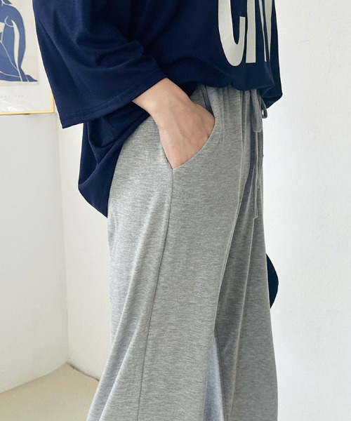 VIVID LADY(ビビッドレディー)の「サイドスリットワイドパンツ 全4色 レディース(スウェットパンツ・レディース・スカイブルー/ブラック/グレー/ライトベージュ・FREE)」の10枚目の写真
