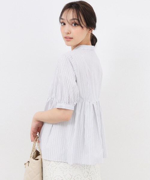 index（インデックス）の「◆ラメラインペプラムブラウス【防シワ／洗濯機洗い可】（シャツ/ブラウス・レディース・パープル系1/ホワイト系5/ネイビー系2/ベージュ系その他6/サックスブルー系2・38/40/36/42）」の2枚目の写真