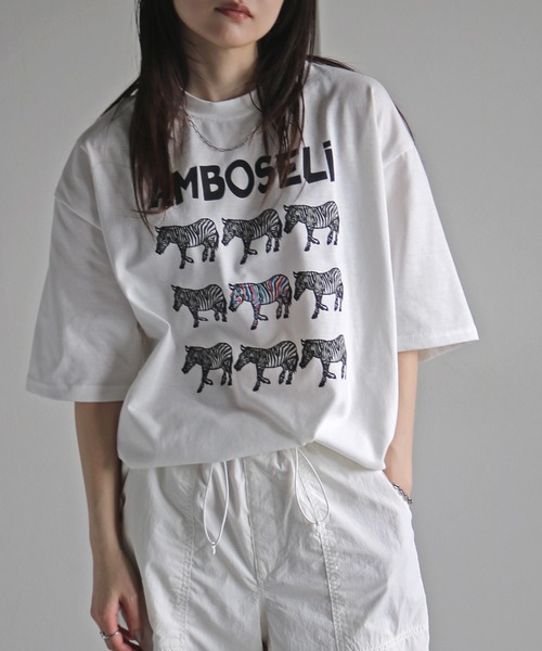 COURO(コウロ)の「アニマルプリントTシャツ(Tシャツ/カットソー・レディース・ブラック/ダークグリーン/ブルー/ホワイト/オレンジ/ネイビー・M/L/XL)」の2枚目の写真