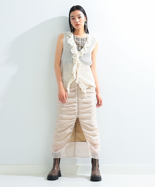 Ray BEAMS（レイビームス）の「シアー リブ ラッフル ノースリーブ トップス（シャツ/ブラウス・レディース・オフホワイト/ブラック・ONE SIZE）」の4枚目の写真