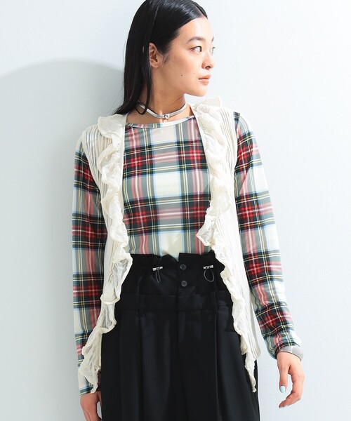 Ray BEAMS（レイビームス）の「シアー リブ ラッフル ノースリーブ トップス（シャツ/ブラウス・レディース・オフホワイト/ブラック・ONE SIZE）」の15枚目の写真