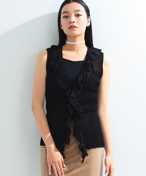 Ray BEAMS（レイビームス）の「シアー リブ ラッフル ノースリーブ トップス（シャツ/ブラウス・レディース・オフホワイト/ブラック・ONE SIZE）」の21枚目の写真