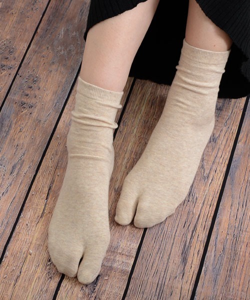 VIBGYOR Women(ヴィブジョー ウィメン)の「【float】ベーシックカラー 無地 クルー丈 2本指/足袋ソックス(ソックス/靴下・レディース・ブラック/ホワイト/オフホワイト/グレー/ベージュ・FREE)」の5枚目の写真