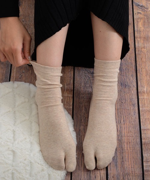 VIBGYOR Women(ヴィブジョー ウィメン)の「【float】ベーシックカラー 無地 クルー丈 2本指/足袋ソックス(ソックス/靴下・レディース・ブラック/ホワイト/オフホワイト/グレー/ベージュ・FREE)」の13枚目の写真
