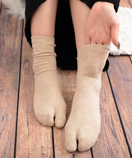 VIBGYOR Women(ヴィブジョー ウィメン)の「【float】ベーシックカラー 無地 クルー丈 2本指/足袋ソックス(ソックス/靴下・レディース・ブラック/ホワイト/オフホワイト/グレー/ベージュ・FREE)」の14枚目の写真