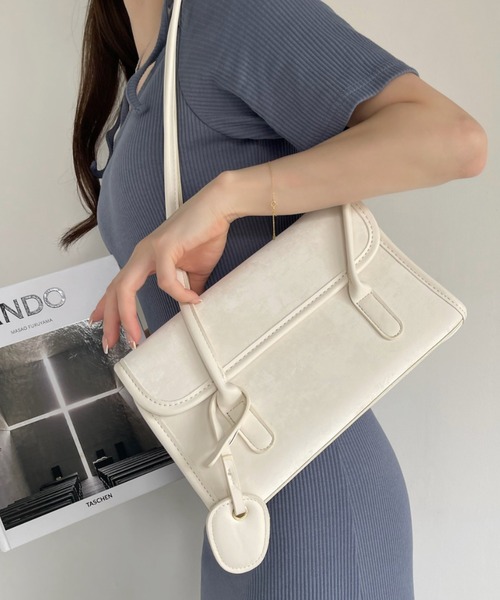 Ada.（エイダ）の「スウェードタッチ パイピング ロング ハンドル スクエアバッグ（ハンドバッグ・レディース・ブラウン/アイボリー/ブラック・FREE）」の2枚目の写真