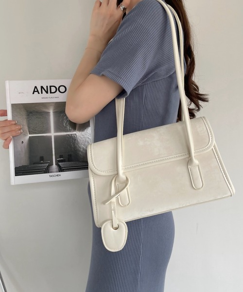 Ada.（エイダ）の「スウェードタッチ パイピング ロング ハンドル スクエアバッグ（ハンドバッグ・レディース・ブラウン/アイボリー/ブラック・FREE）」の6枚目の写真