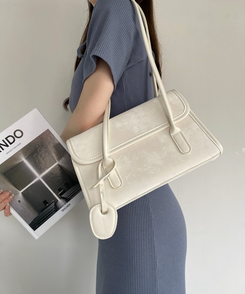 Ada.（エイダ）の「スウェードタッチ パイピング ロング ハンドル スクエアバッグ（ハンドバッグ・レディース・ブラウン/アイボリー/ブラック・FREE）」の7枚目の写真