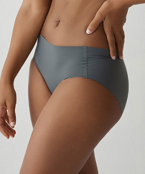 VIVID LADY(ビビッドレディー)の「HUGDAY シームレスヒップハンガーパンツ シームレス(ショーツ・レディース・ライトベージュ/ラベンダー/オリーブ/アイボリー/ブラック/チャコールグレー/ブラウン/グレー・X-LARGE/MEDIUM/LARGE)」の4枚目の写真