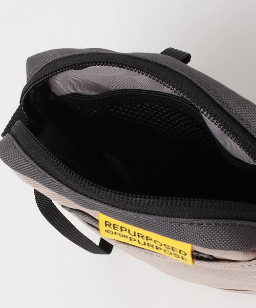 KEEN（キーン）の「HARVEST MATERIAL MODULAR TRAVEL / ハーベスト マテリアル モジュラー トラベル ポーチ / アクセサリー（ボディバッグ/ウエストポーチ・メンズ・グレー・OS）」の4枚目の写真