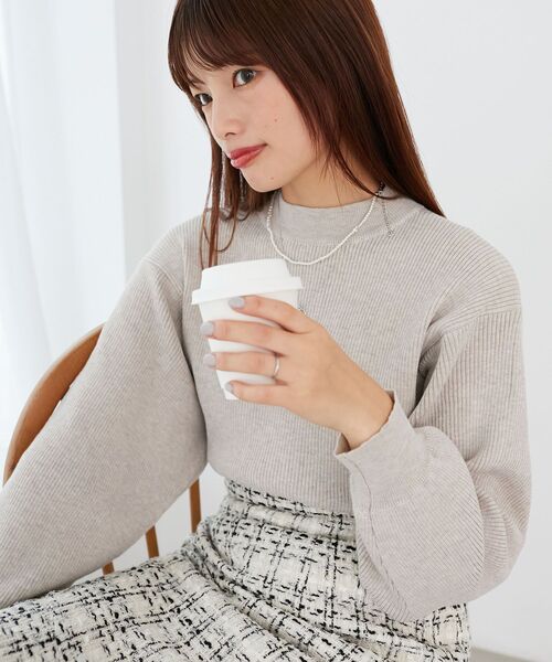 MAJESTIC LEGON（マジェスティックレゴン）の「【全13色でカラバリ豊富/着回し力抜群】ボリュームスリーブニット（ニット/セーター・レディース・ピンク/ボルドー/アイボリー/ブラック/ブルー/グレー/ベージュ/イエロー/ピンク系その他/ブラウン/ミント/コバルトブルー/ネイビー・MEDIUM）」の6枚目の写真