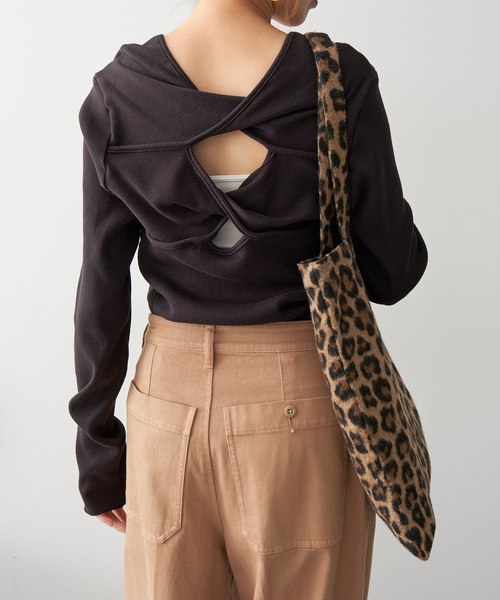 LORO(ロロ)の「Loro / ローロ 2WAY Twist Long Tee(Tシャツ/カットソー・レディース・ブラック/アイボリー・FREE)」の1枚目の写真