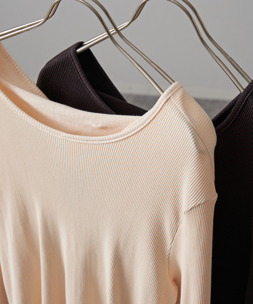 LORO(ロロ)の「Loro / ローロ 2WAY Twist Long Tee(Tシャツ/カットソー・レディース・ブラック/アイボリー・FREE)」の3枚目の写真