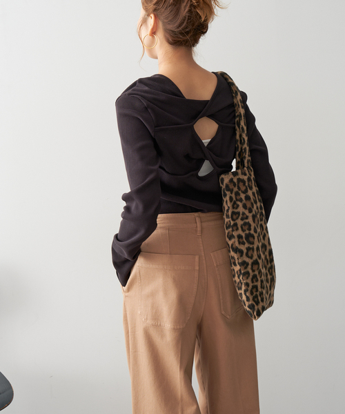 LORO(ロロ)の「Loro / ローロ 2WAY Twist Long Tee(Tシャツ/カットソー・レディース・ブラック/アイボリー・FREE)」の10枚目の写真