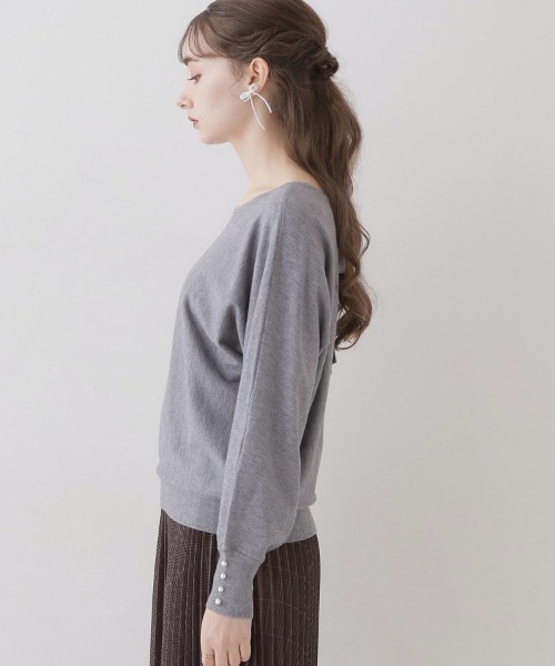 couture brooch（クチュールブローチ）の「【美シルエットニット】リボン2WAYフェイクパール袖ドルマンニット（ニット/セーター・レディース・アイボリー/ライトグレー/ブラック/ボルドー/グレー系4・38/42）」の19枚目の写真