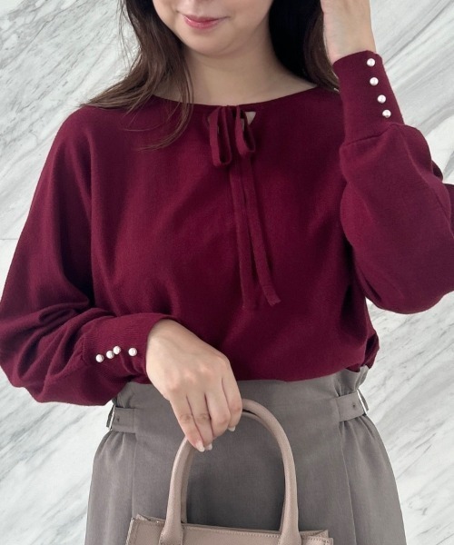 couture brooch（クチュールブローチ）の「【美シルエットニット】リボン2WAYフェイクパール袖ドルマンニット（ニット/セーター・レディース・アイボリー/ライトグレー/ブラック/ボルドー/グレー系4・38/42）」の12枚目の写真