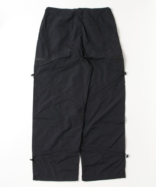 Chikashitsu +（チカシツプラス）の「ストリートファッション Chikashitsu + OaKS チカシツプラスオークス shirring design nylon pants シャーリングデザインナイロンパンツ シャーリングパンツ ストリングパンツ パラシュートパンツ 韓国ファッション 韓国 ストリート（カーゴパンツ・メンズ・ブラック/グレー・ONE SIZE）」の14枚目の写真