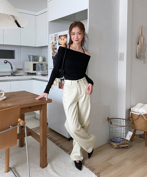 by muni:r(バイ ムニール)の「スリットオフショルダーストラップロングTシャツ(Tシャツ/カットソー・レディース・ブラック/アイボリー・FREE)」の19枚目の写真