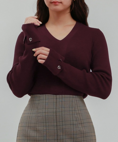 TRUDEA(トルディア)の「Vネックハトメ使いリブニット(ニット/セーター・レディース・ベージュ/ワイン/チャコールグレー/グレイッシュブルー・MEDIUM/LARGE)」の1枚目の写真