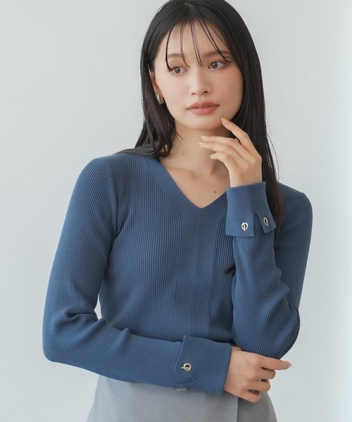 TRUDEA(トルディア)の「Vネックハトメ使いリブニット(ニット/セーター・レディース・ベージュ/ワイン/チャコールグレー/グレイッシュブルー・MEDIUM/LARGE)」の5枚目の写真