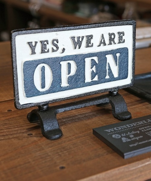 REVERSIBLE SIGN STAND 