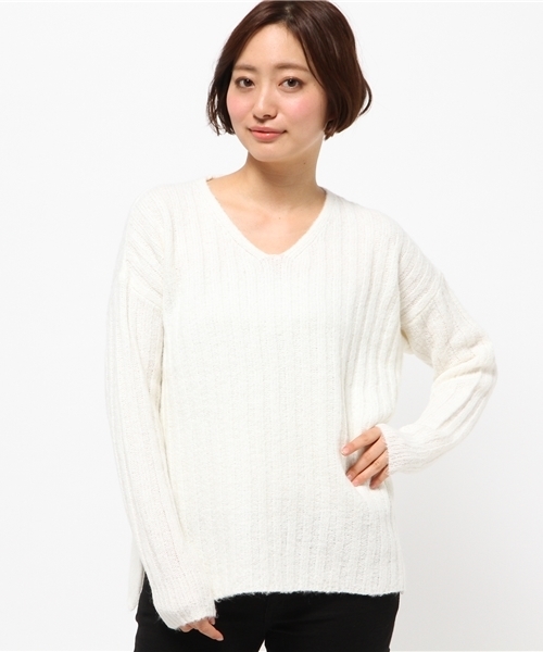 BEAMS LIGHTS Women's（ビームスライツ ウィメンズ）の「BEAMS LIGHTS / Vネックワイドリブ プルオーバー（ニット/セーター・レディース・オフホワイト/グレー/オリーブ・ONE SIZE）」の2枚目の写真