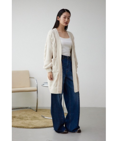 AZUL by moussy(アズールバイマウジー)の「シェニールケーブルニットロングカーディガン(カーディガン/ボレロ・レディース・ブラック/アイボリー/ダークグリーン/ライトグレー・SMALL/MEDIUM)」の6枚目の写真