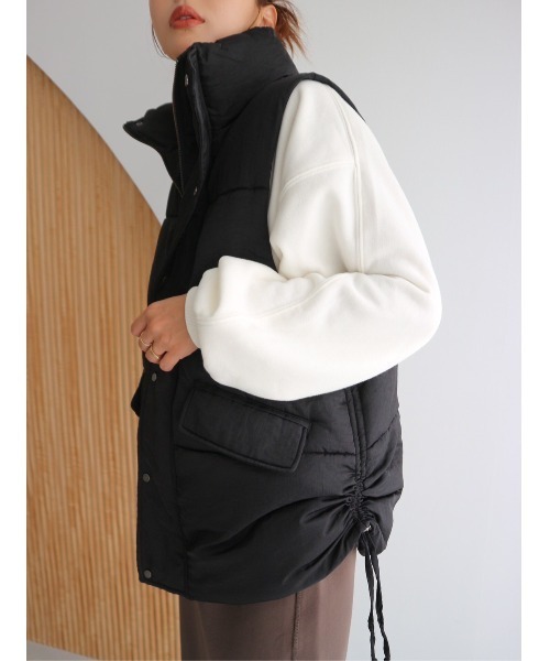 TRUNC（トランクエイティーエイト）の「Side Shirring Patted Vest（ダウンベスト・レディース・ブラック/アイボリー・FREE）」の5枚目の写真
