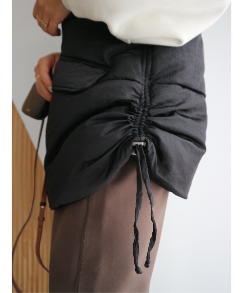 TRUNC（トランクエイティーエイト）の「Side Shirring Patted Vest（ダウンベスト・レディース・ブラック/アイボリー・FREE）」の7枚目の写真