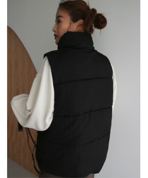 TRUNC（トランクエイティーエイト）の「Side Shirring Patted Vest（ダウンベスト・レディース・ブラック/アイボリー・FREE）」の8枚目の写真