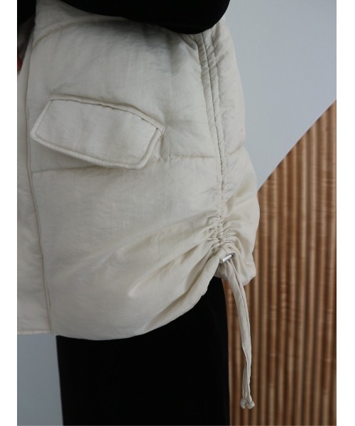 TRUNC（トランクエイティーエイト）の「Side Shirring Patted Vest（ダウンベスト・レディース・ブラック/アイボリー・FREE）」の13枚目の写真