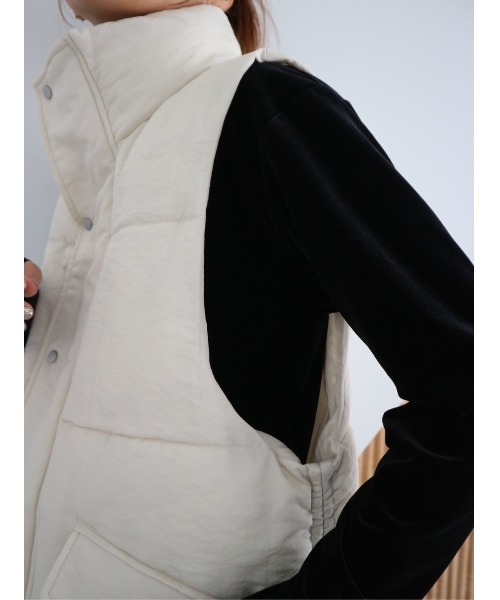 TRUNC（トランクエイティーエイト）の「Side Shirring Patted Vest（ダウンベスト・レディース・ブラック/アイボリー・FREE）」の14枚目の写真